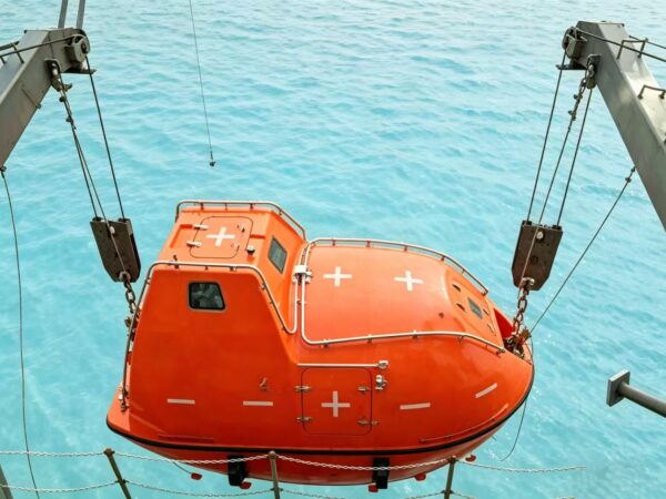 5.0M FRP Tanker versions TOTALLY ENCLOSED LIFEBOAT FOR TRAINNING
